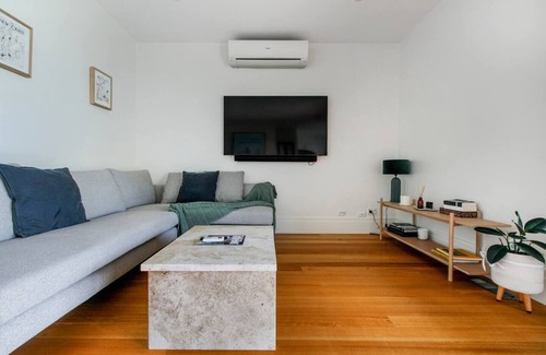 Richmond North Cabaña | The Bennett Cottage Charm in Richmonds Heart
