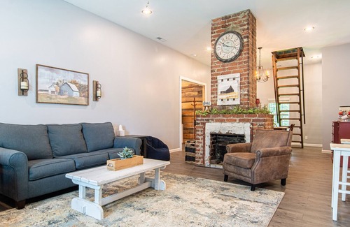 Benton Cabina | The Benton House sleeps 7