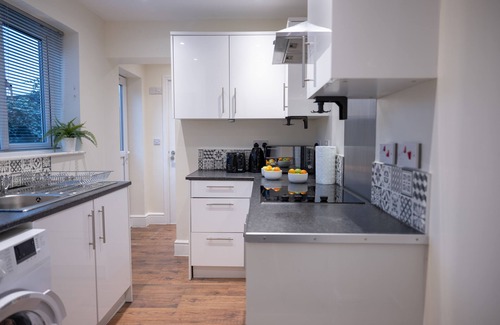 Burslem Casa | The Bespoke Orange County (Perfect for Contractors and Short-term stays)