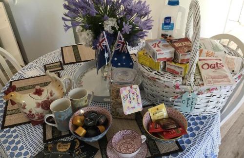 Bundanoon Casa | The Best Exotic Magnolia Cottage