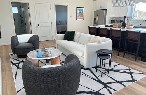 Thousand Oaks Cabaña | "The Best" Jacuzzi View Private Luxury Guest Cottage-Better than a Room or Suite