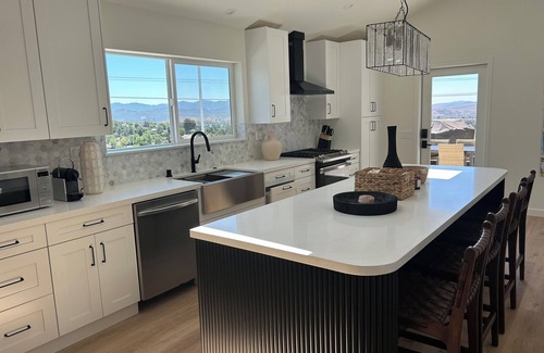 Thousand Oaks Cabaña | "The Best" Jacuzzi View Private Luxury Guest Cottage-Better than a Room or Suite