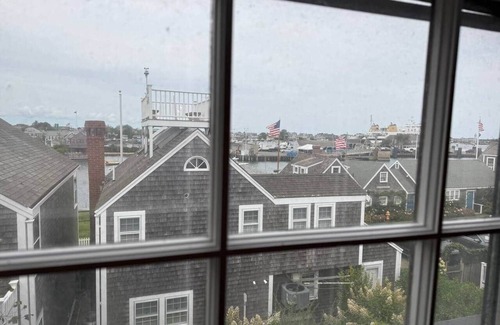Nantucket Town Apartamento | The best location Downtown Nantucket Condo minutes from Ferries.