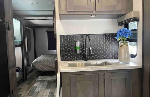 Floral Park Alquiler De RV | The Best Spacious RV in New York!