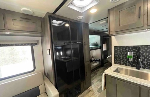 Floral Park Alquiler De RV | The Best Spacious RV in New York!
