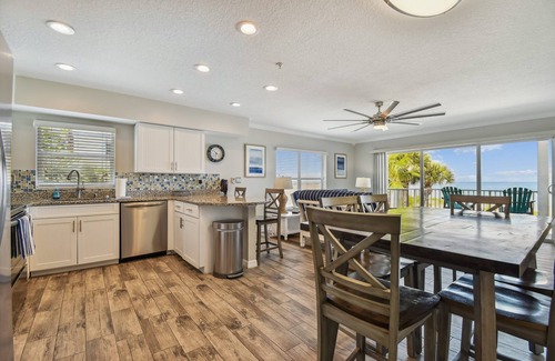 Independence Square Condominio | The Best Sunsets in The World, Indian Rocks Beach, FL