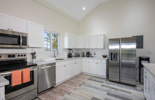 North Palmetto Point Casa | The Better Life & Cottage 5 Bedroom Home