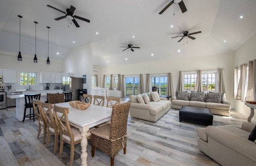 North Palmetto Point Casa | The Better Life & Cottage 5 Bedroom Home