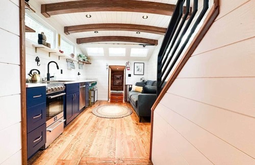 Whitefish Cabina | The Beverly Boat at Montana Treehouse Retreat