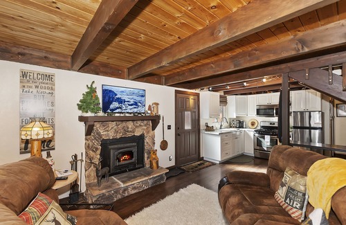 Woodlands Cabina | The Big Bear Den - Cozy cabin retreat with mountain views