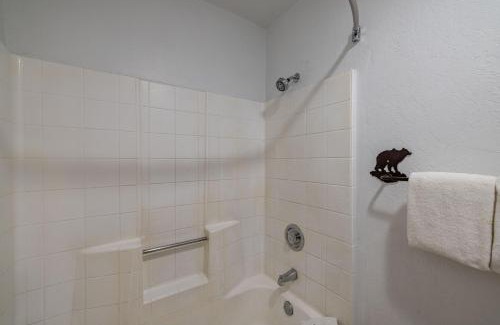 Big Bear Lake Hotel | The Big Bear Lakefront Lodge