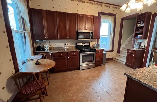 Mercer Casa | "The Big Brickhouse" - Entire House Rental
