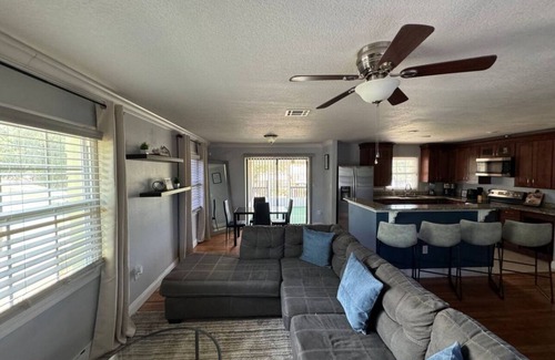 Pine Hills Casa | The Big Green House