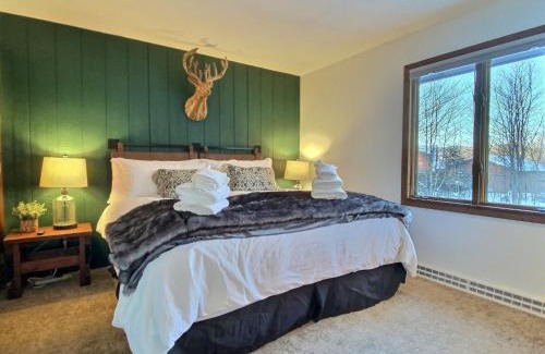 Killington Casa | The Big Lebearski - AC, Grill, Fire Pit, Hot tub!