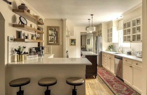 Tulsa Casa | The Big Tulsan- 8 beds, pool, game room, BBQ!