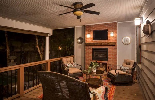 Tulsa Casa | The Big Tulsan- 8 beds, pool, game room, BBQ!