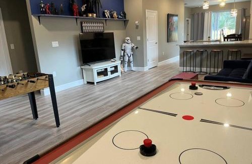Sanford Casa | The Billiard close to downtown with fenced yard