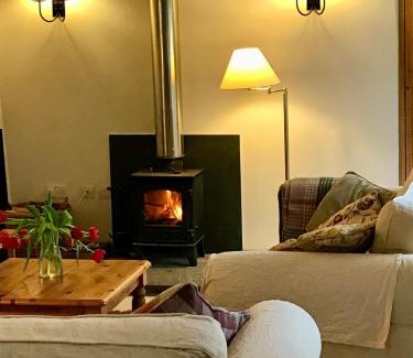 Llanvair Kilgeddin Apartamento | The Billiard Room - Cosy Country Retreat