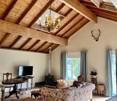 Llanvair Kilgeddin Apartamento | The Billiard Room - Cosy Country Retreat