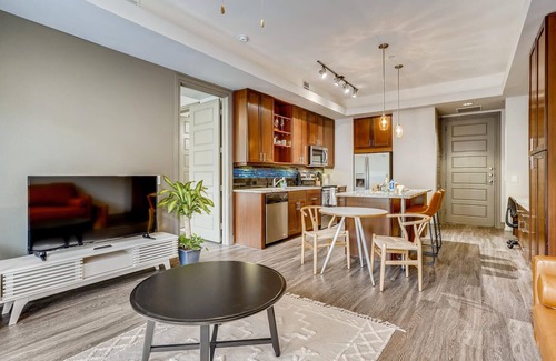 North Burnet Apartamento | The Bindel: Domain, Amazing Location! Highly Walkable + Pet Friendly