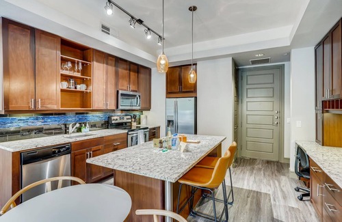 North Burnet Apartamento | The Bindel: Domain, Amazing Location! Highly Walkable + Pet Friendly