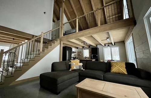 Saint-Tite-des-Caps Chalet De Esquí | The Birch House - Cottage with spa located 10 min from Le Massif de Charlevoix
