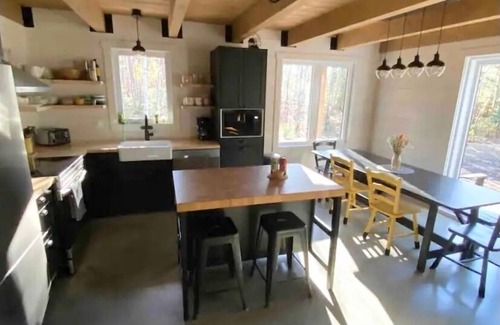 Saint-Tite-des-Caps Chalet De Esquí | The Birch House - Cottage with spa located 10 min from Le Massif de Charlevoix