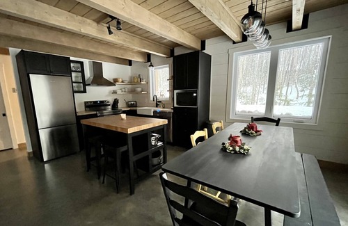 Saint-Tite-des-Caps Chalet De Esquí | The Birch House - Cottage with spa located 10 min from Le Massif de Charlevoix