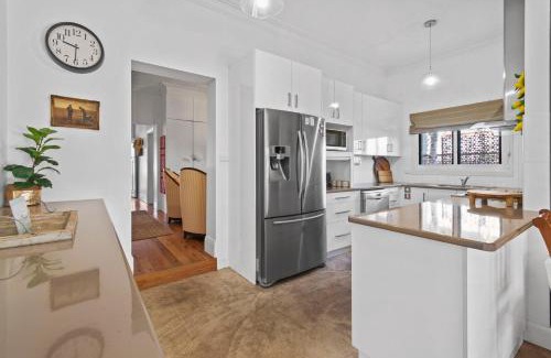 Wagga Wagga Casa | The Birch House - Stroll to CBD, Firepit