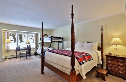 Killington Cabina | The Birch Ridge: Family Room #11 - Queen/bunkbed Suite In Killington, Vermont 1 Bedroom Home