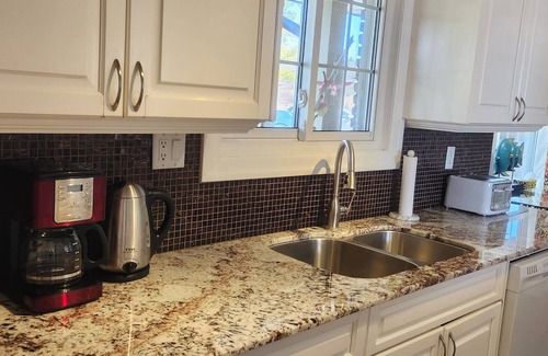 Historic Old Town Casa | The Birch Tree Cottage with Heated Salt Water Pool in Niagara on the Lake