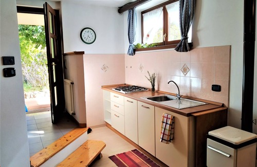 Vezzano Apartamento | Los abedules El bonito mini apartamento con jardín.