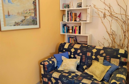 Vezzano Apartamento | Los abedules El bonito mini apartamento con jardín.