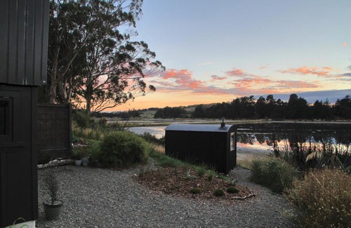 Waikouaiti Casa | The Bird Hide - rustic luxury by the water