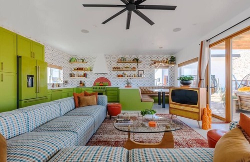 Indian Cove Casa | The Birdhouse · Retro Vibes, View, Hot Tub, Pool, Game Room!