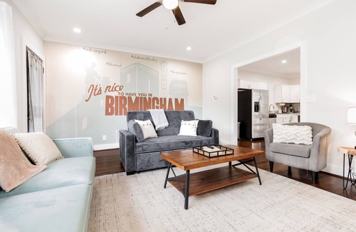 Birmingham Casa | The Birmingham Bungalow | Walk to Amphitheater!