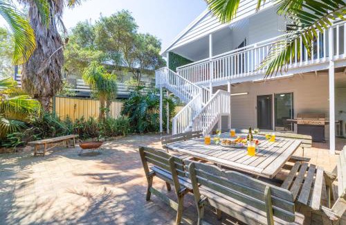Anna Bay Casa | The Birubi Beach House 11 Campbell Ave Close to the beach pet friendly holiday home