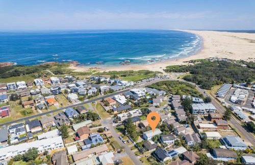 Anna Bay Casa | The Birubi Beach House 11 Campbell Ave Close to the beach pet friendly holiday home