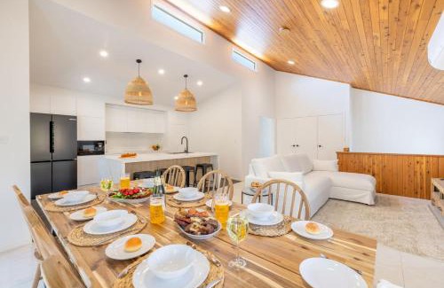 Anna Bay Casa | The Birubi Beach House 11 Campbell Ave Close to the beach pet friendly holiday home