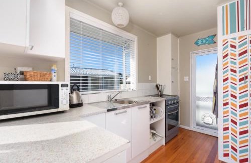 Mount Maunganui Casa | The Black Bach - Mt Maunganui Holiday Home