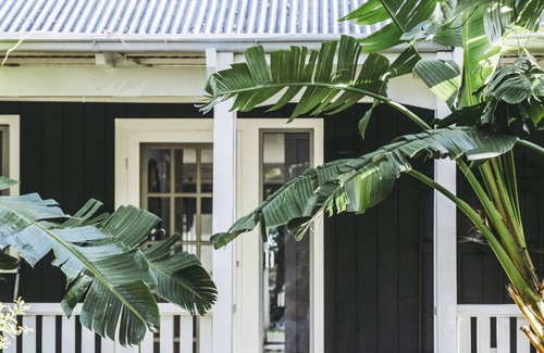 Patonga Casa | The Black Pearl | 2br Modern Beach House | 200 mtrs Level Walk to the Beach