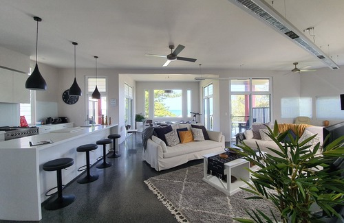 Thirroul Casa | The Black Pearl Holiday Home Thirroul
