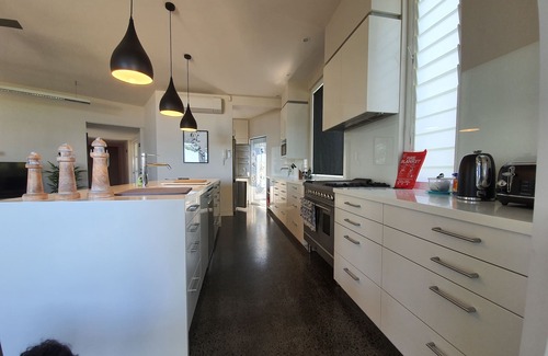 Thirroul Casa | The Black Pearl Holiday Home Thirroul