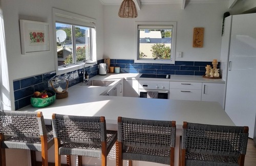 Cooks Beach Casa | The Black Shack - Cooks Beach Holiday Home