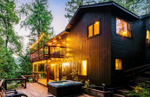 Hacienda Cabina | The Black Sheep: AirCond, 12ft MovieScreen, HotTub