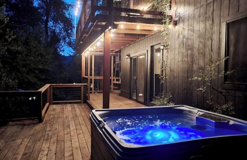 Hacienda Cabina | The Black Sheep: AirCond, 12ft MovieScreen, HotTub