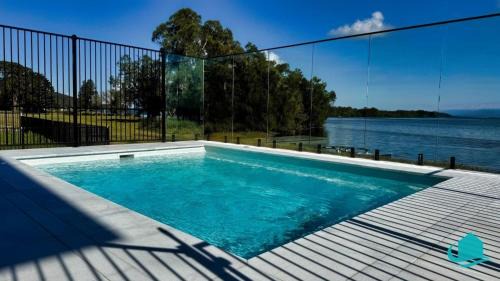 Swansea Casa | The Black Swan Lakehouse - waterfront pool