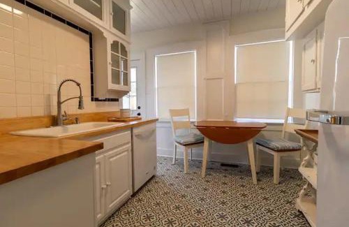 Augusta Casa | The Blake Cottage by StayLage