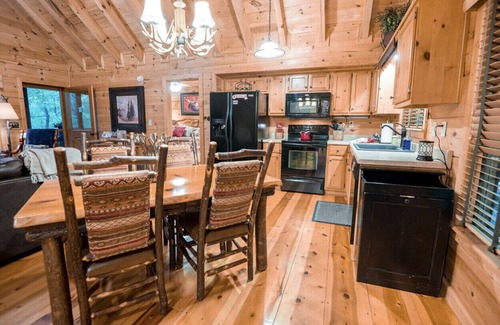 Ellijay Cabina | The Blissful Bear Cabin