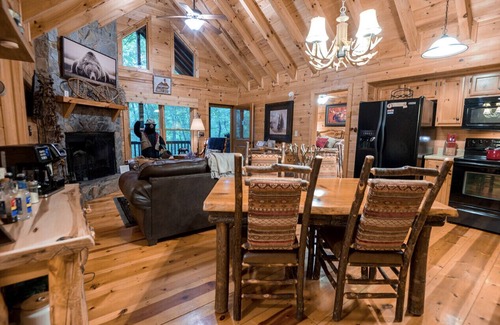 Ellijay Cabina | The Blissful Bear Cabin